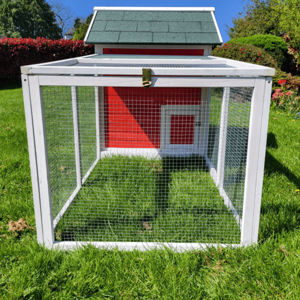 Egg-Center Chicken Coop – 9-12 Birds – Red