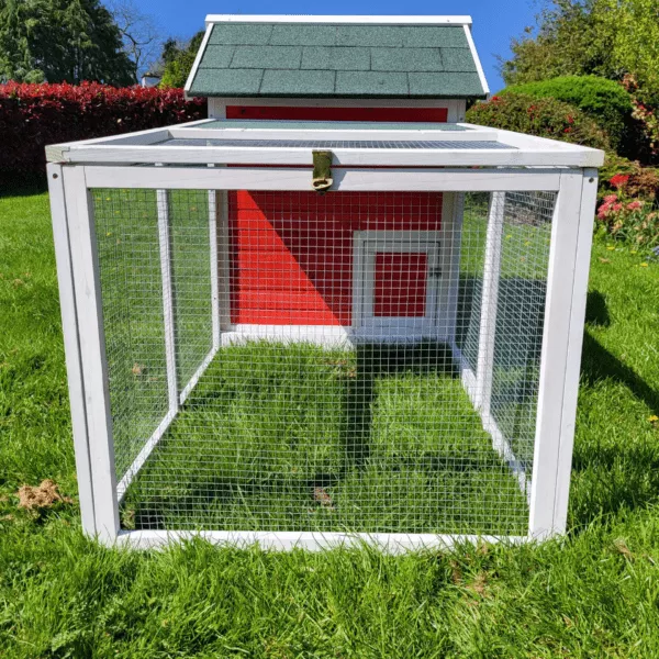 Egg-Center Chicken Coop – 9-12 Birds – Red