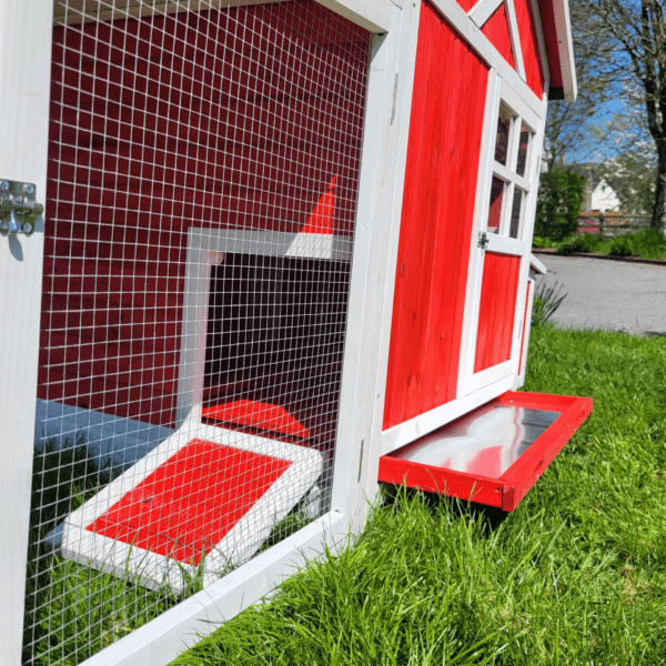 Egg-Center Chicken Coop – 9-12 Birds – Red