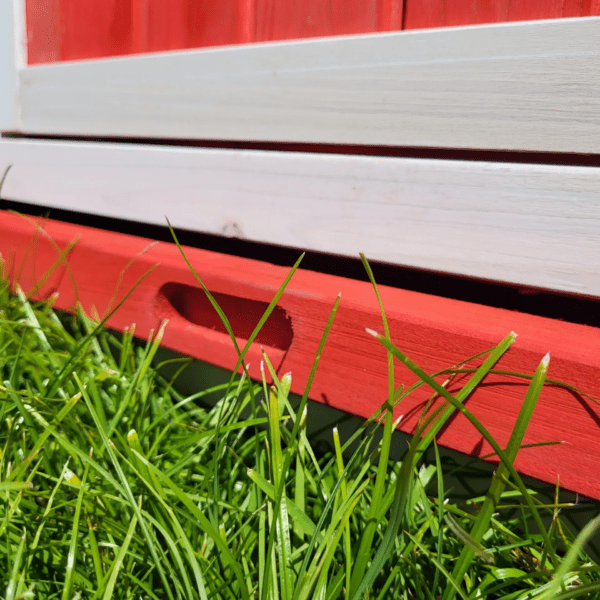 Egg-Center Chicken Coop – 9-12 Birds – Red