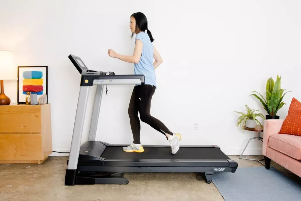 How to stay fit during the winter illustration