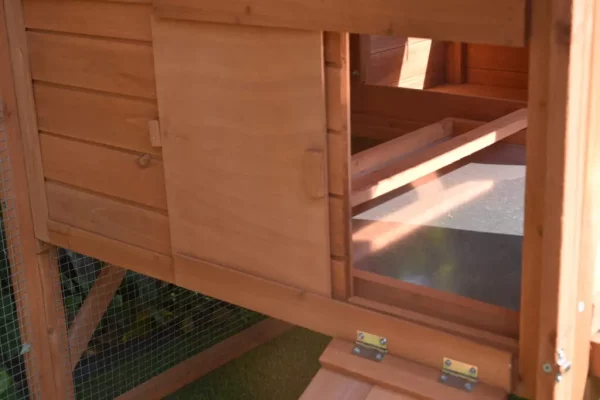 Wheely Easy Chicken Coop – 6-9 Birds - Natural Wood